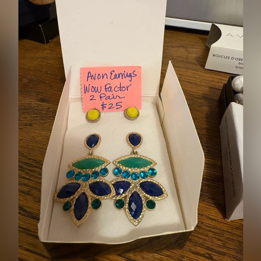 Avon Wow Factor Earrings 2-Pair